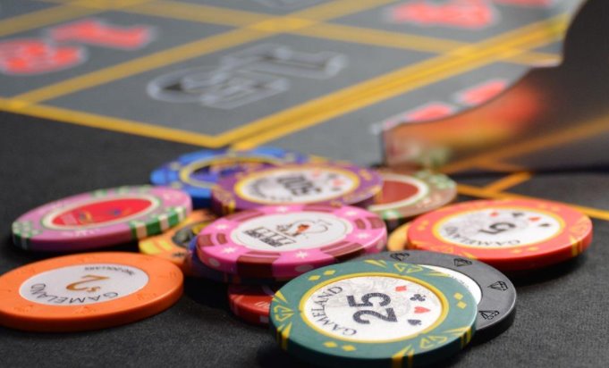 Tìm hiểu chi tiết về Rake poker có nghĩa là gì