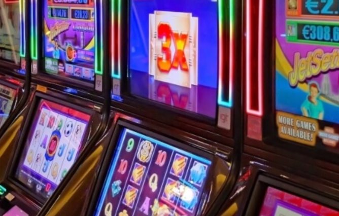 Tìm hiểu về máy đánh bạc slot game là gì?