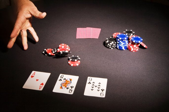 Chơi Baccarat có hợp pháp không? Cách chơi Baccarat an toàn